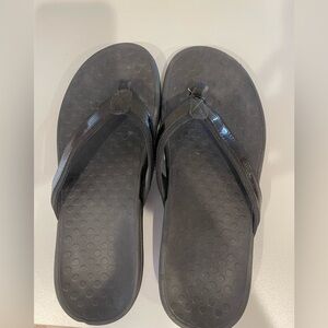 Vionic flip flops